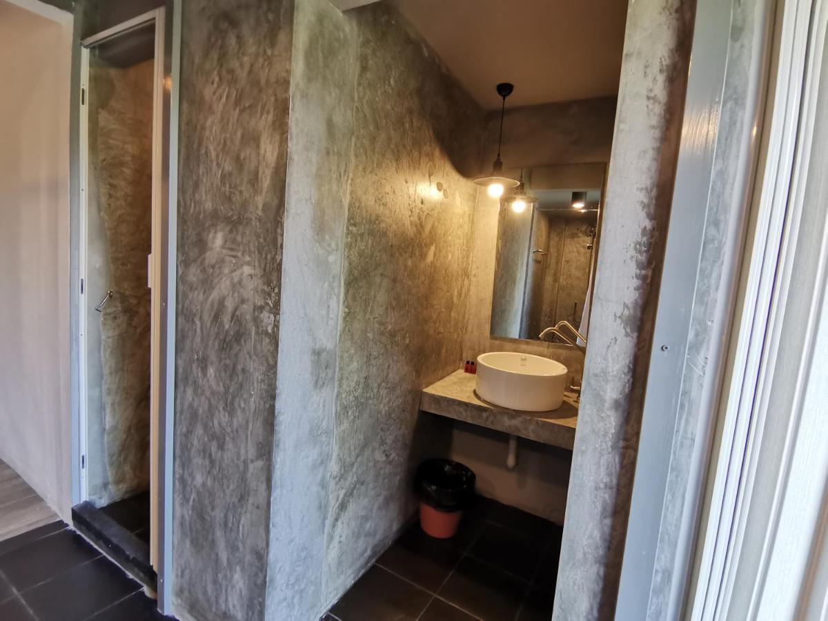 8 Sleeper Street Guesthouse Краби Экстерьер фото